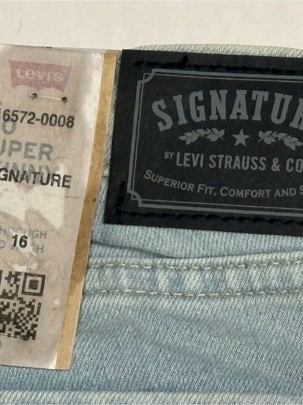 Signature by Levi Strauss & Co. Girls 16 Light Wash Straight Mid Rise Jeans